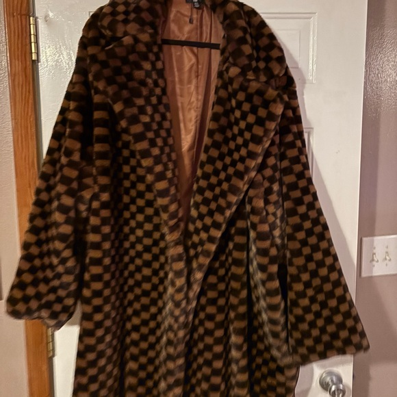 NWOT Checkered faux fur coat - Picture 2 of 4